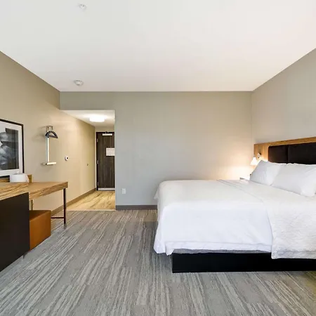 Hampton Inn & Suites Detroit/Warren-3